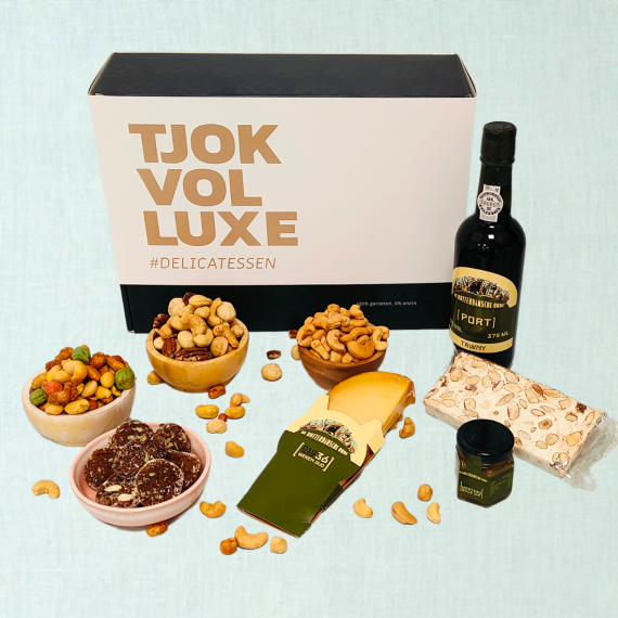 Luxe cadeaupakket Noten, Kaas & Port